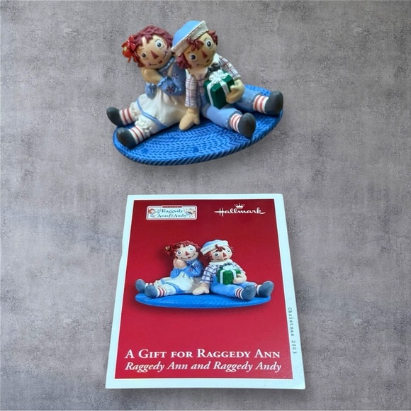 HALLMARK 2003 RAGGEDY ANN AND RAGGEDY ANDY ORNAMENT “A GIFT FOR RAGGEDY ANN” - Picture 4 of 6